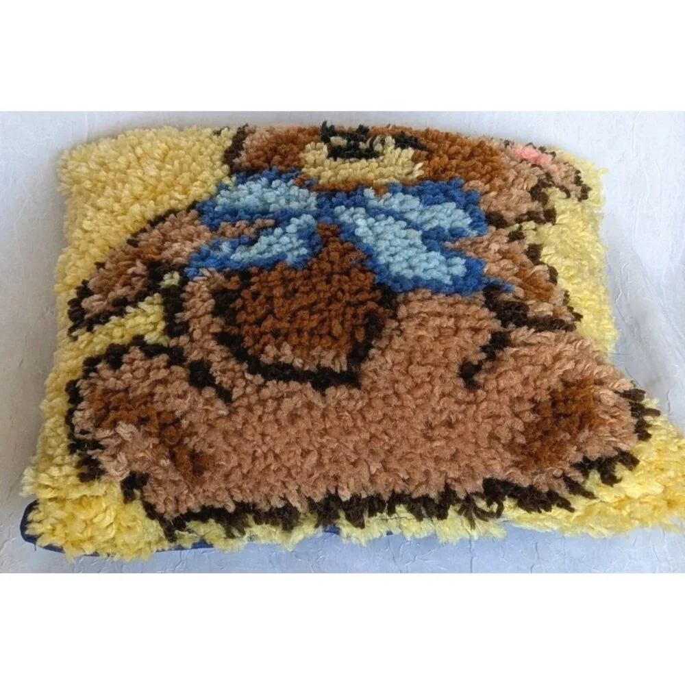 Latch Hook Pillow Teddy Bear Handmade Throw Accent Rug 1980s Shag Vtg Complete